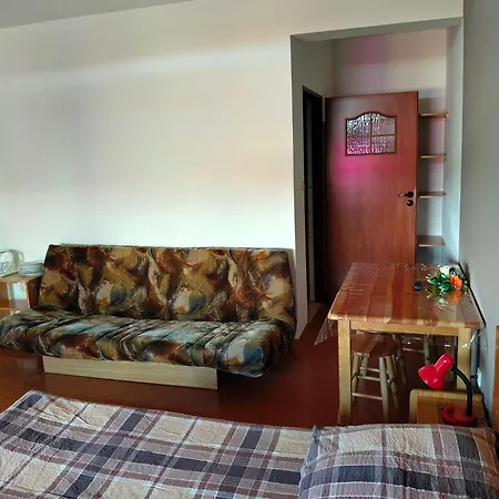 Δωμάτια σε οικογενειακή κατοικία Goscinne *